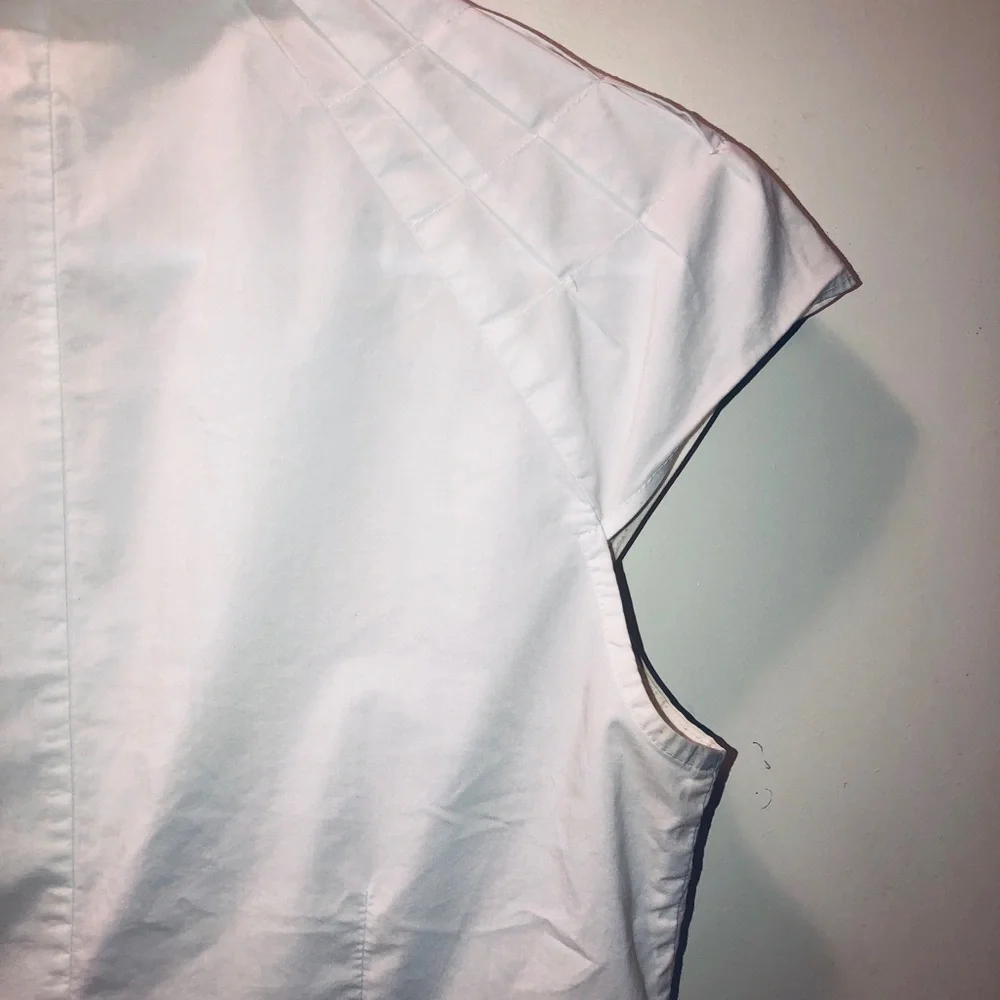 CALVIN KLIEN Pleated White Cap Sleeve Blouse. - Picture 6 of 8